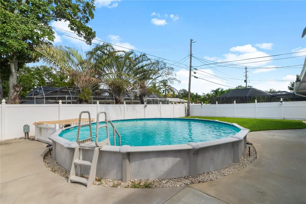 487 LAKE HILL LANE Largo, FL 33771