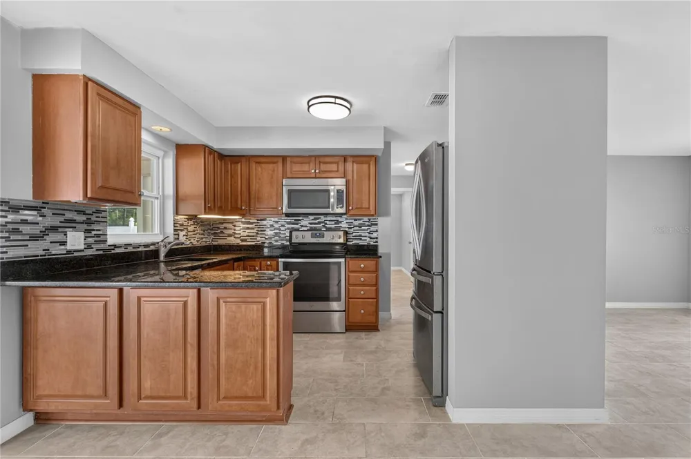 487 LAKE HILL LANE Largo, FL 33771