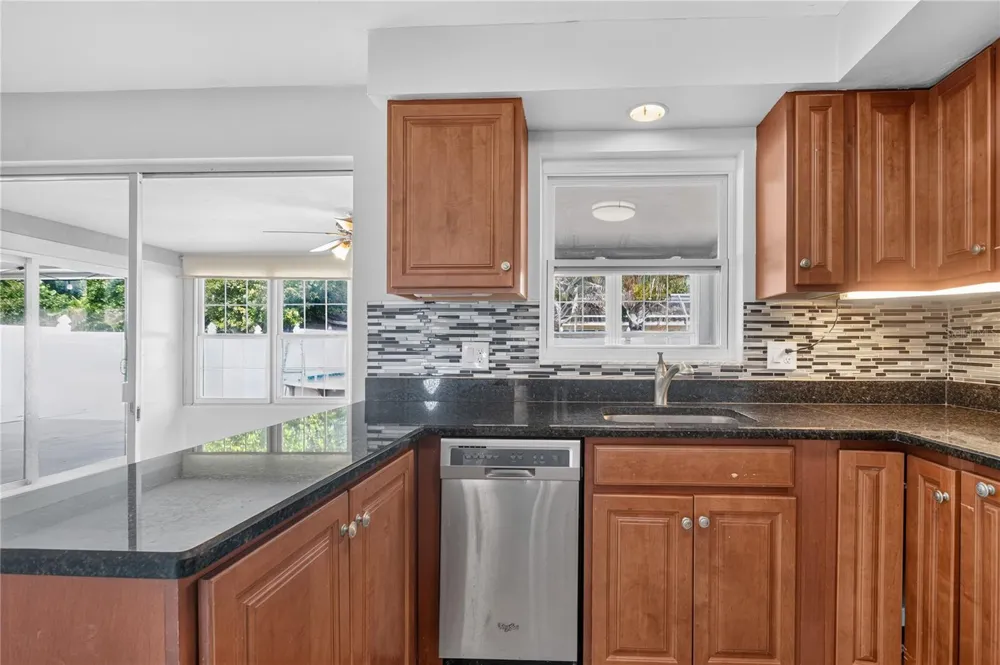 487 LAKE HILL LANE Largo, FL 33771