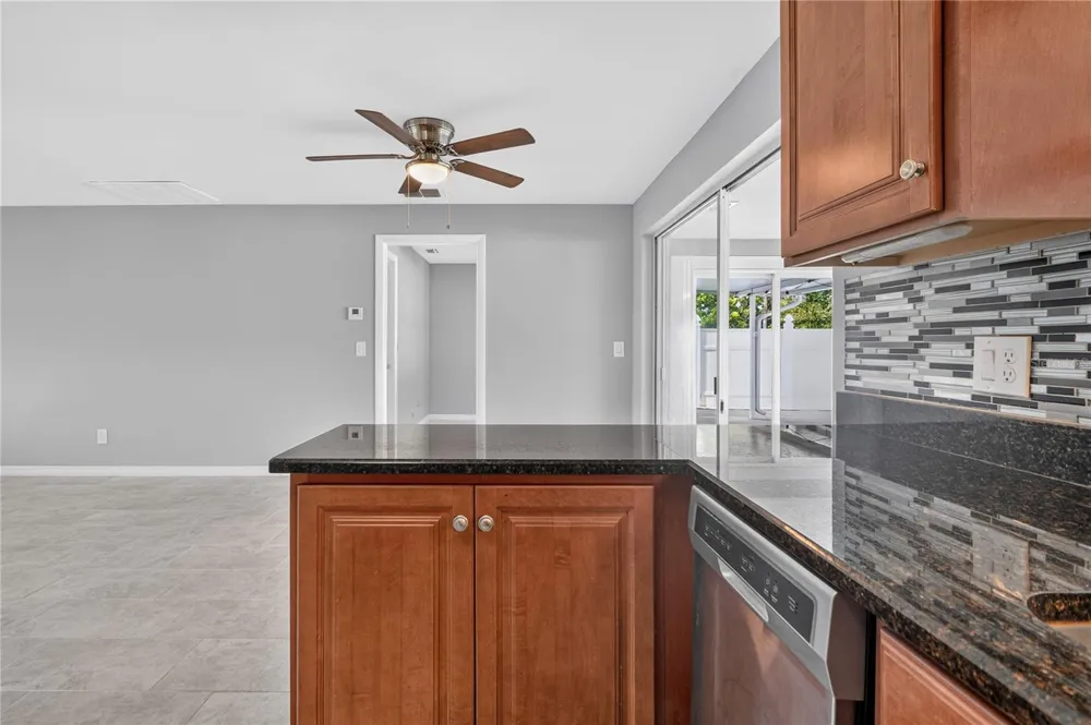 487 LAKE HILL LANE Largo, FL 33771