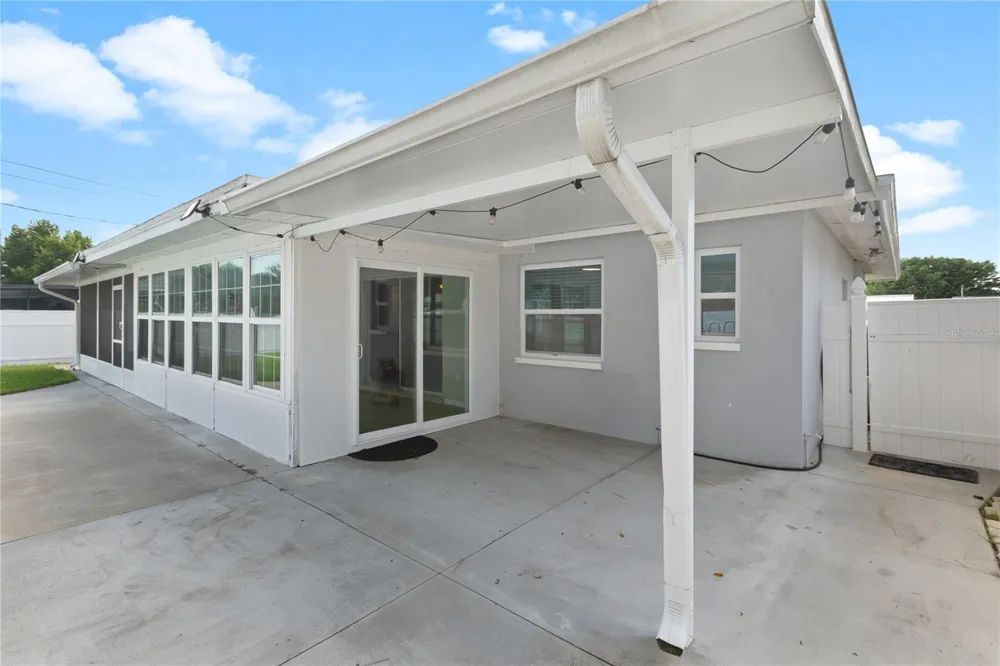487 LAKE HILL LANE Largo, FL 33771