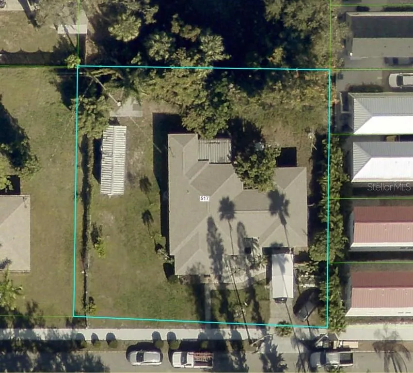 517 4TH AVENUE E Bradenton, FL 34208