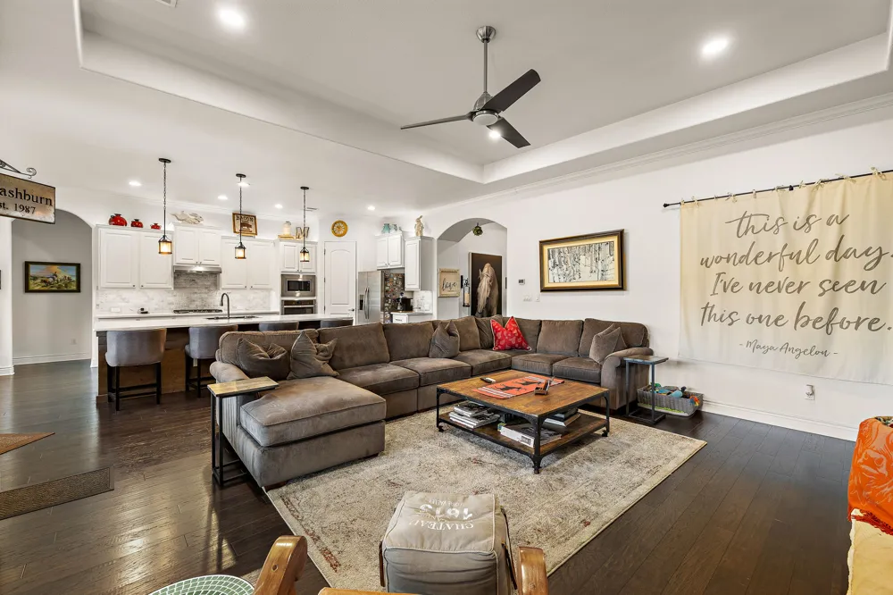 204 Everton Cove Lakeway, TX 78738