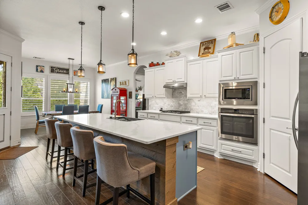 204 Everton Cove Lakeway, TX 78738