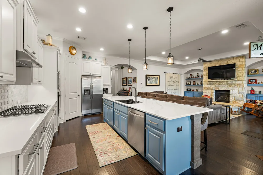 204 Everton Cove Lakeway, TX 78738