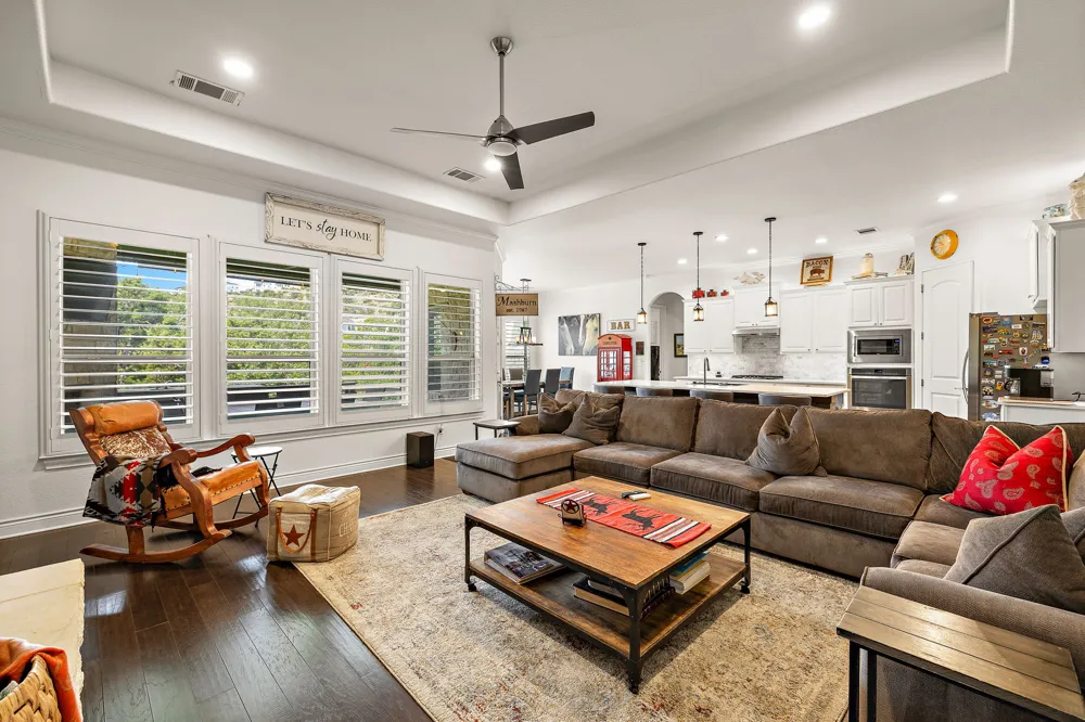 204 Everton Cove Lakeway, TX 78738
