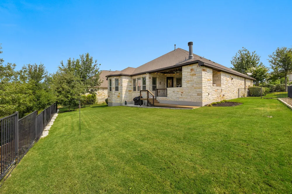 204 Everton Cove Lakeway, TX 78738