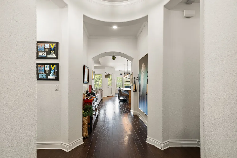 204 Everton Cove Lakeway, TX 78738