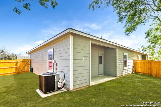 435 Trefger St Seguin, TX 78155
