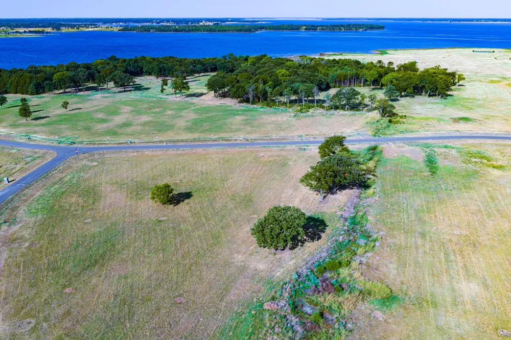 315 Lakewood Lane Honey Grove, TX 75446