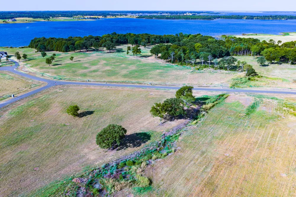 315 Lakewood Lane Honey Grove, TX 75446