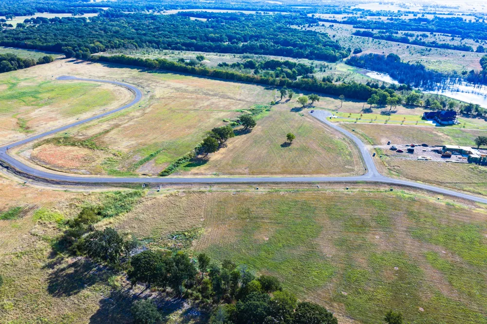 315 Lakewood Lane Honey Grove, TX 75446