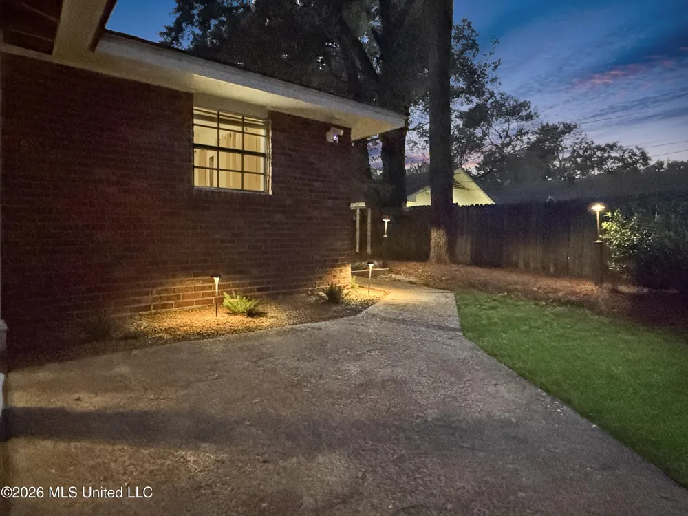 1480 Westbrook Road Jackson, MS 39211