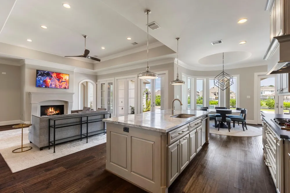 6806 E Warwick Lake Lane Spring, TX 77389