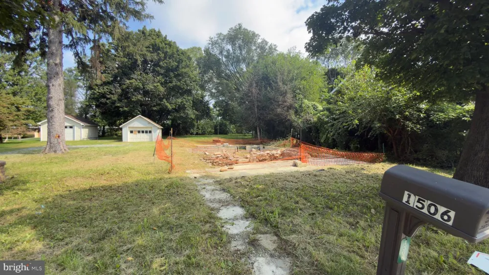 1506 W TRINDLE ROAD Carlisle, PA 17015