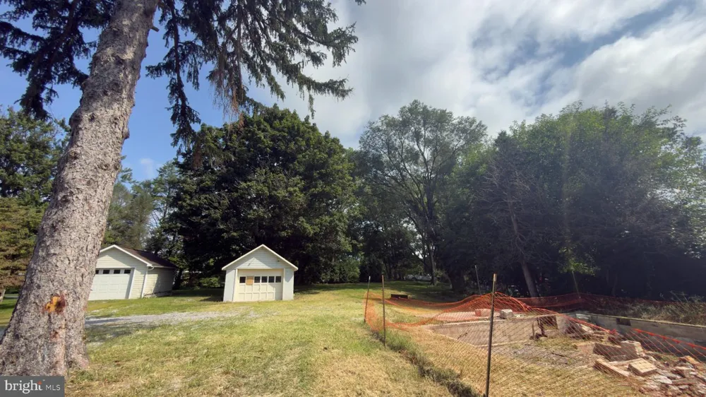 1506 W TRINDLE ROAD Carlisle, PA 17015