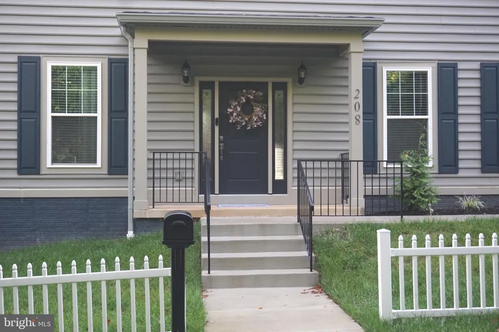 208 BRYAN AVENUE Gaithersburg, MD 20877