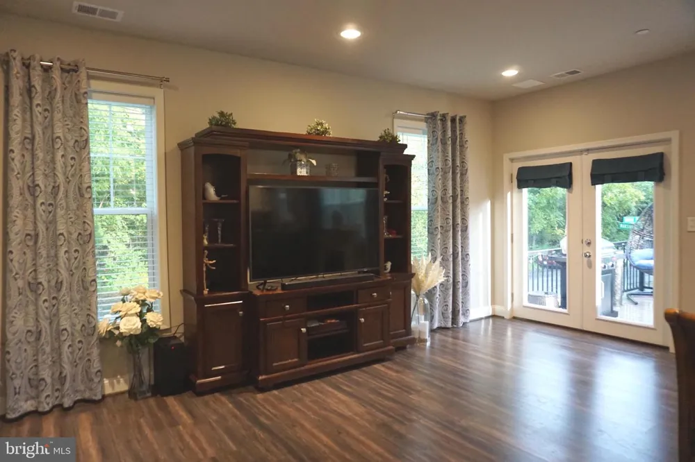 208 BRYAN AVENUE Gaithersburg, MD 20877
