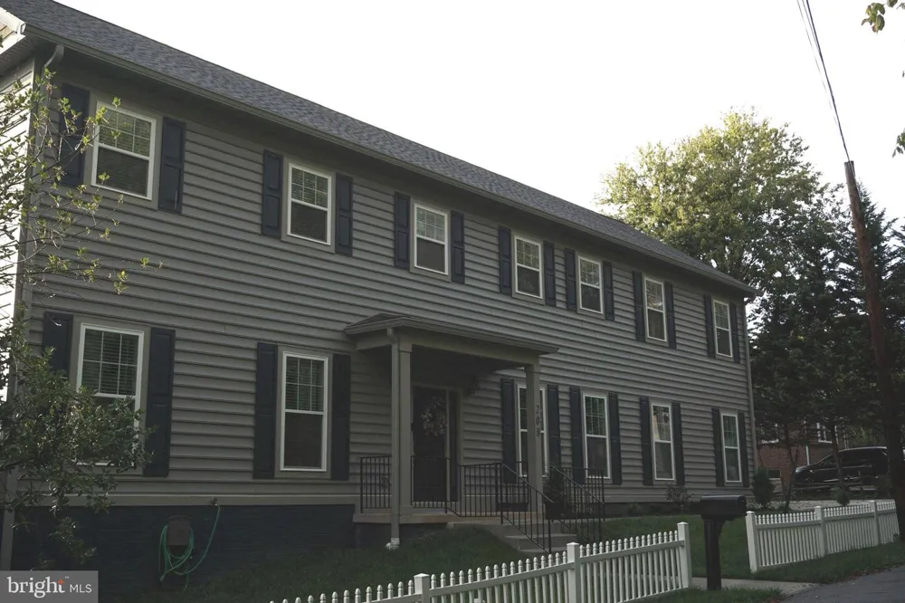 208 BRYAN AVENUE Gaithersburg, MD 20877