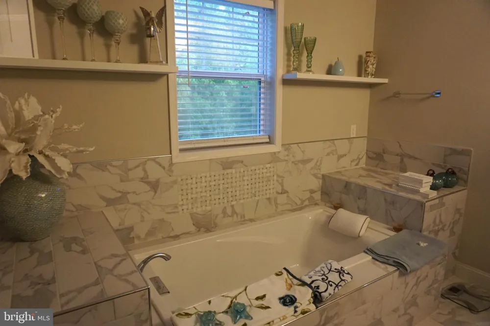 208 BRYAN AVENUE Gaithersburg, MD 20877
