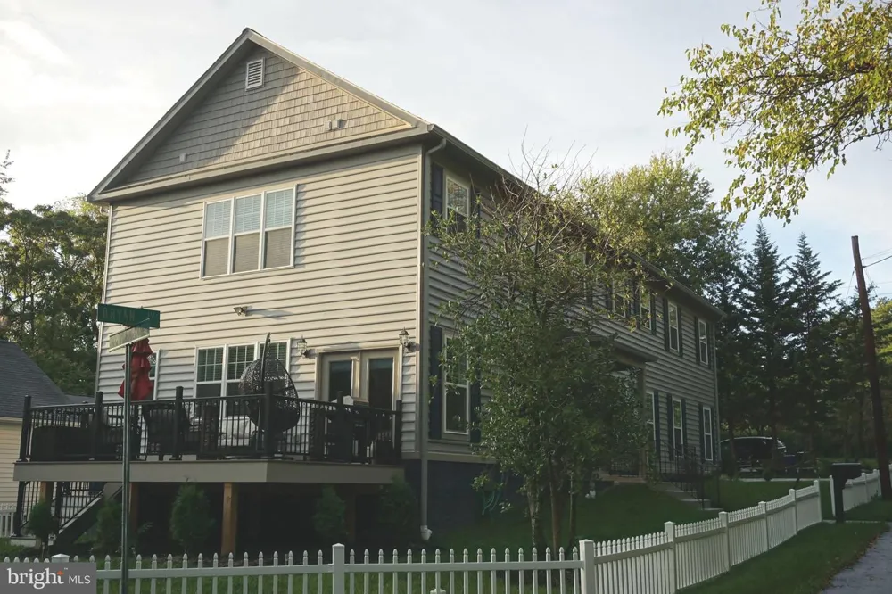 208 BRYAN AVENUE Gaithersburg, MD 20877