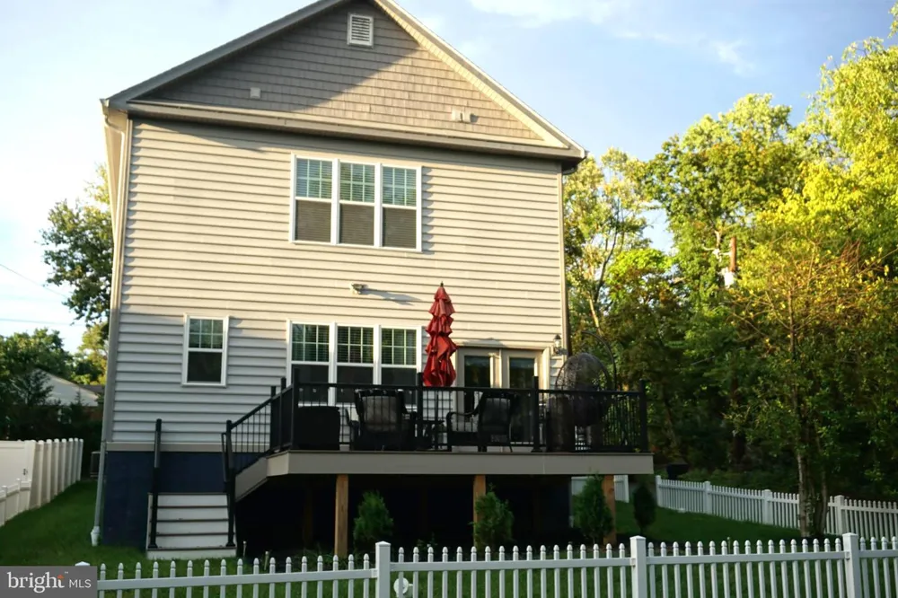 208 BRYAN AVENUE Gaithersburg, MD 20877