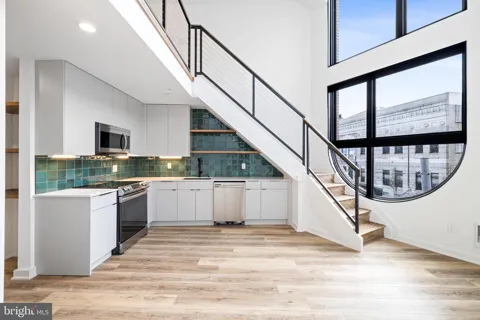 17 GIRARD AVENUE W #1