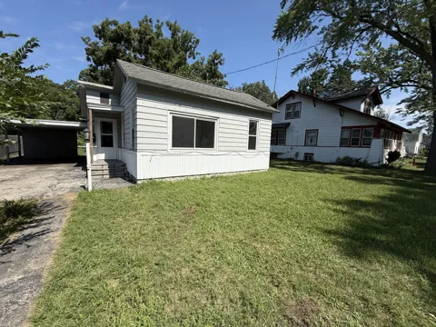 758 Oak Avenue