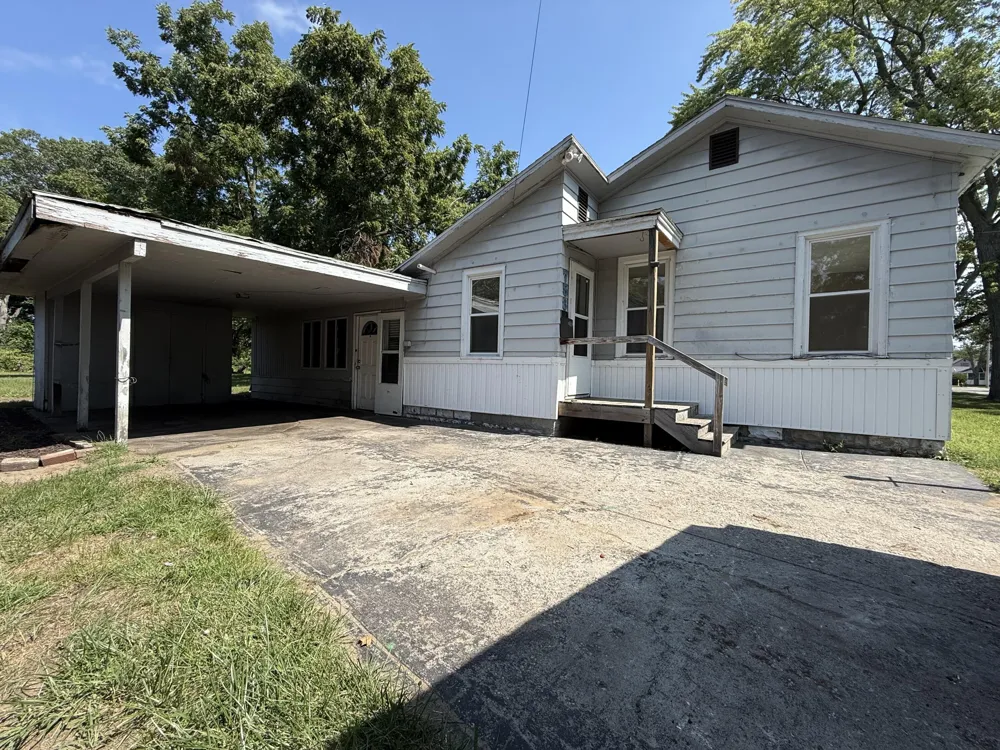 758 Oak Avenue Muskegon, MI 49442