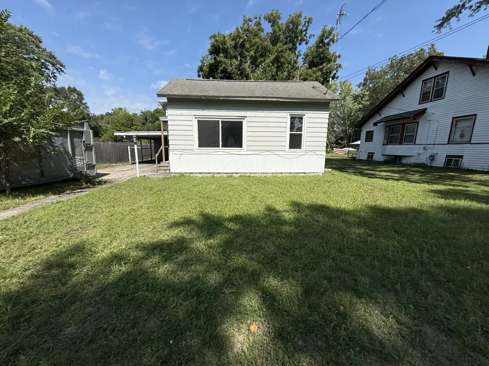 758 Oak Avenue Muskegon, MI 49442