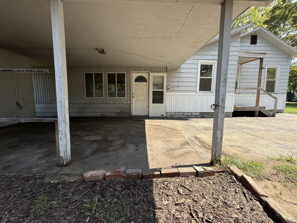 758 Oak Avenue Muskegon, MI 49442