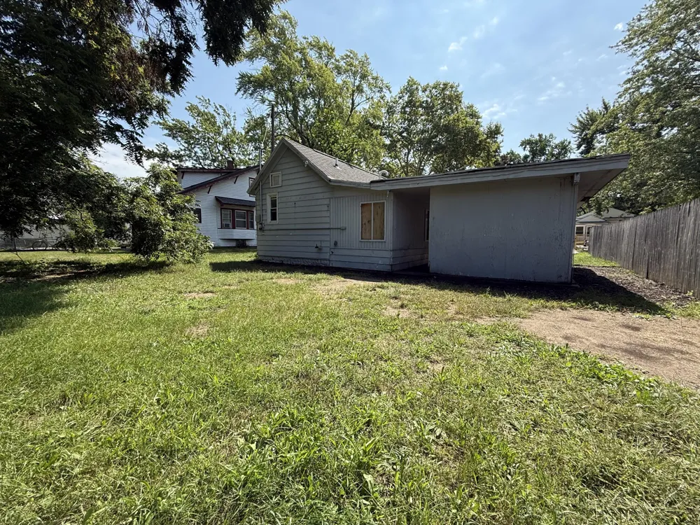 758 Oak Avenue Muskegon, MI 49442