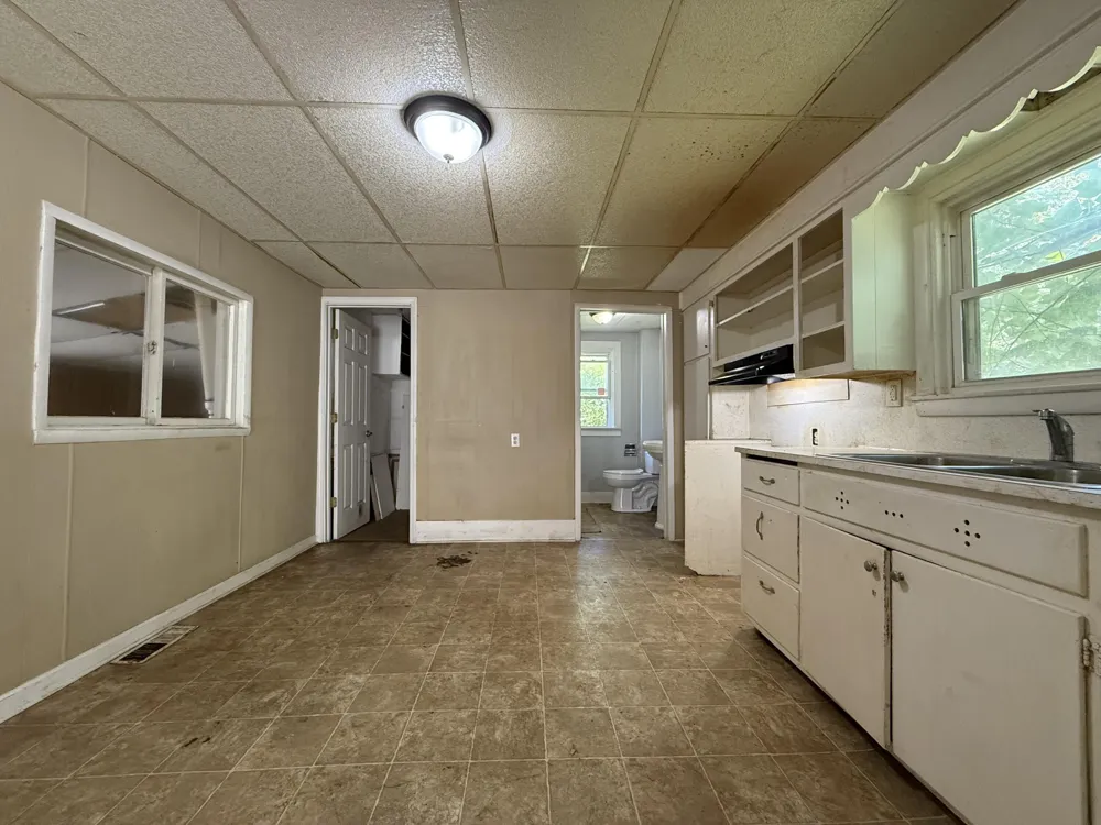 758 Oak Avenue Muskegon, MI 49442