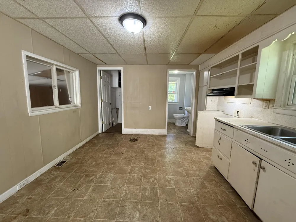 758 Oak Avenue Muskegon, MI 49442
