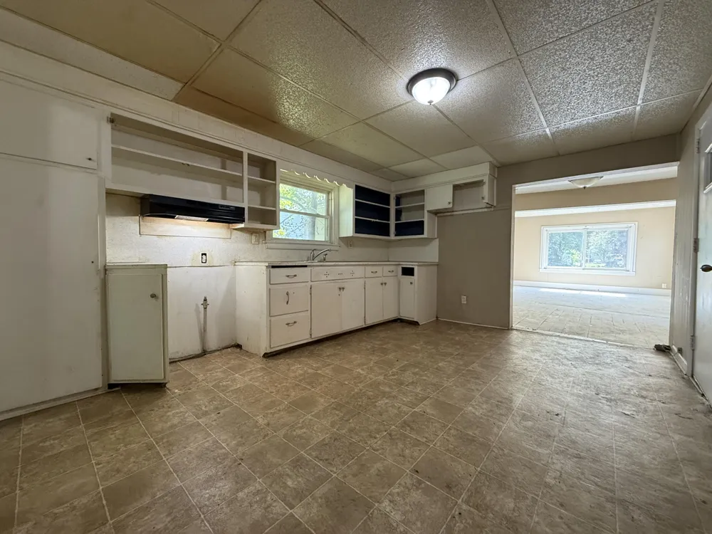 758 Oak Avenue Muskegon, MI 49442