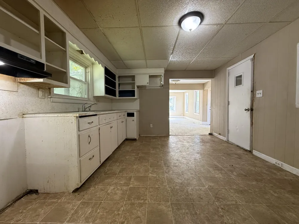 758 Oak Avenue Muskegon, MI 49442