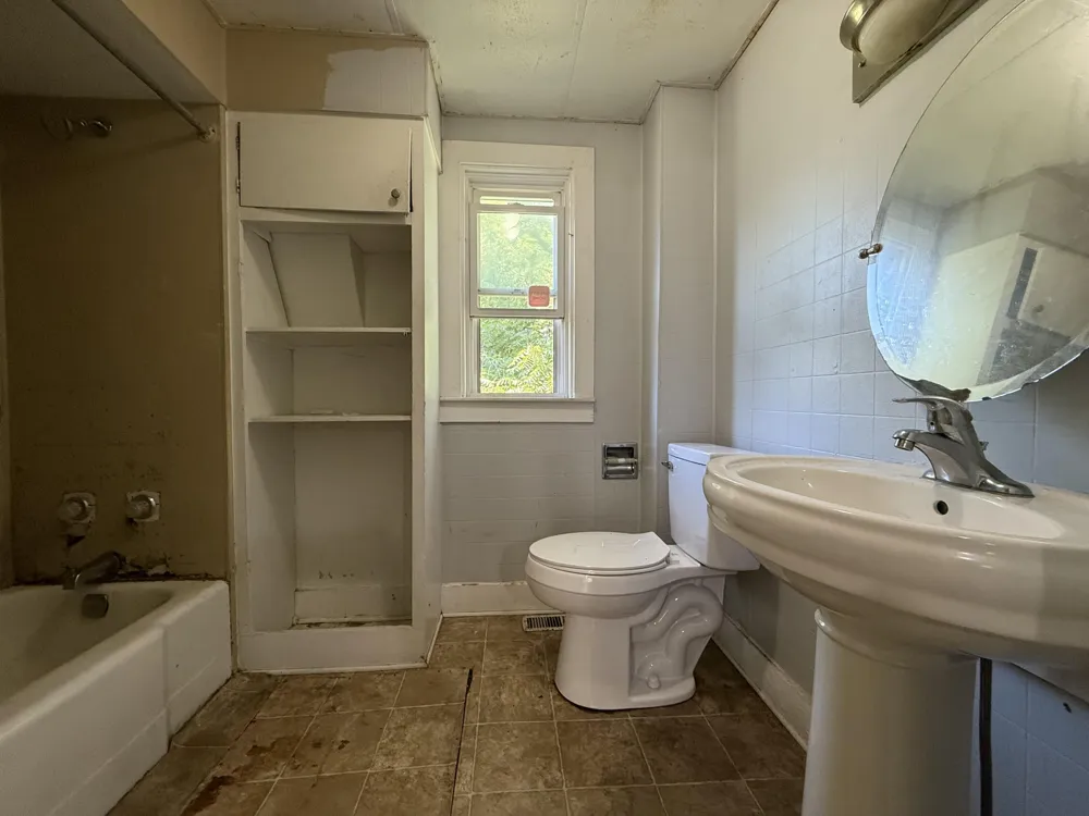 758 Oak Avenue Muskegon, MI 49442