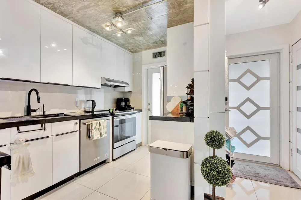 400 SE 10TH STREET #302 Deerfield Beach, FL 33441
