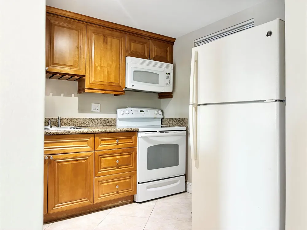 2306 S Cypress Bend Drive #420 Pompano Beach, FL 33069