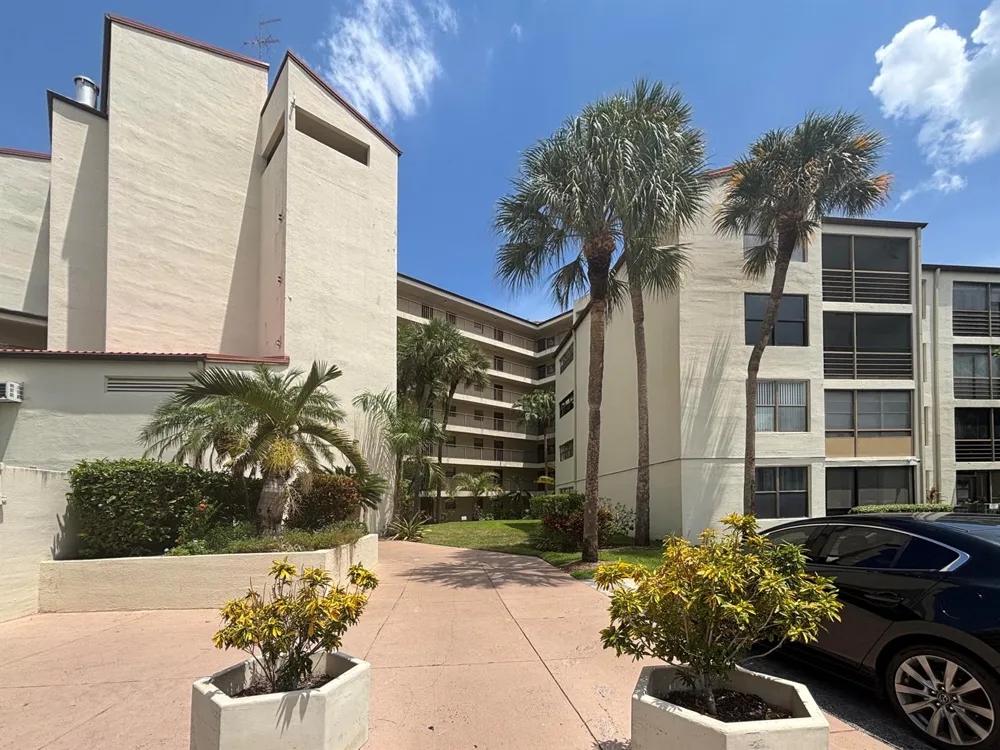 2306 S Cypress Bend Drive #420 Pompano Beach, FL 33069