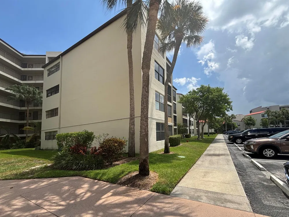 2306 S Cypress Bend Drive #420 Pompano Beach, FL 33069