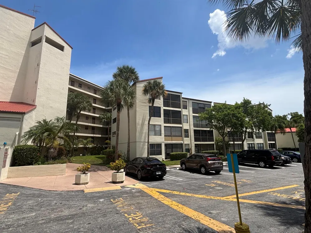 2306 S Cypress Bend Drive #420 Pompano Beach, FL 33069