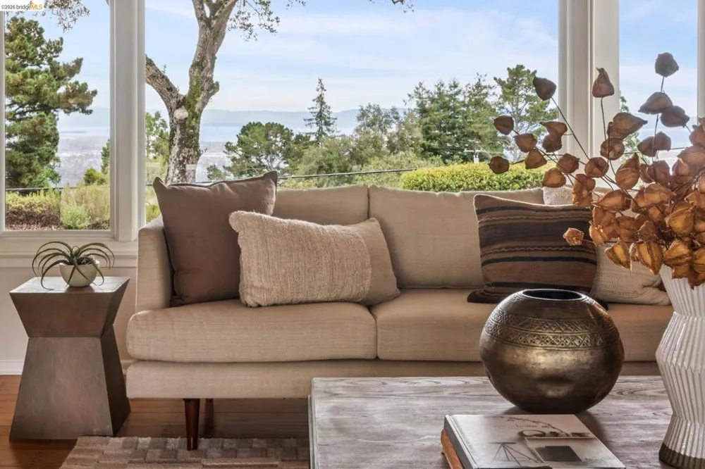 13474 Skyline Blvd Oakland, CA 94619