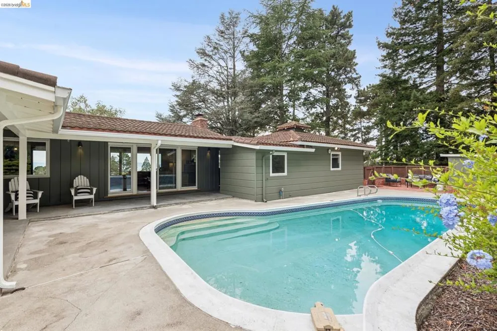 13474 Skyline Blvd Oakland, CA 94619