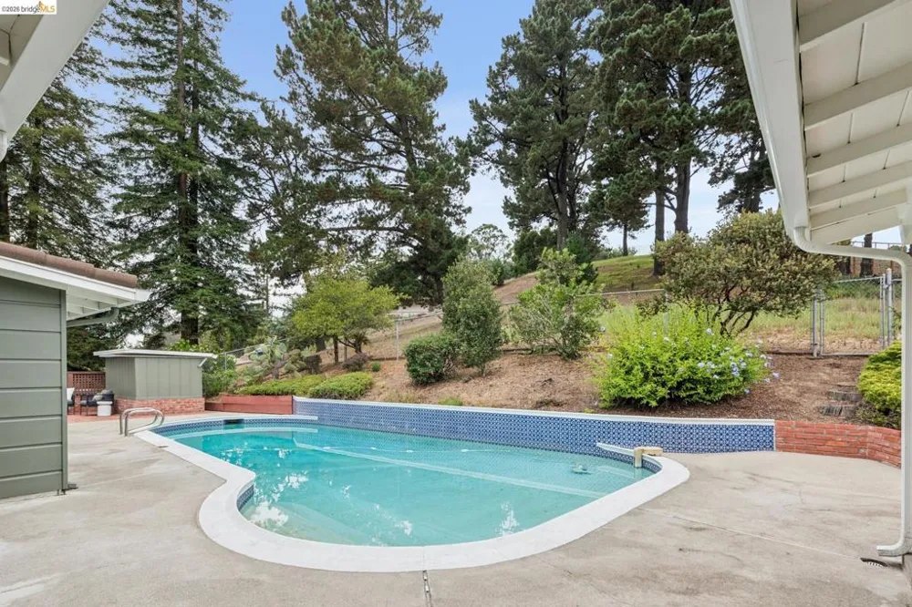 13474 Skyline Blvd Oakland, CA 94619