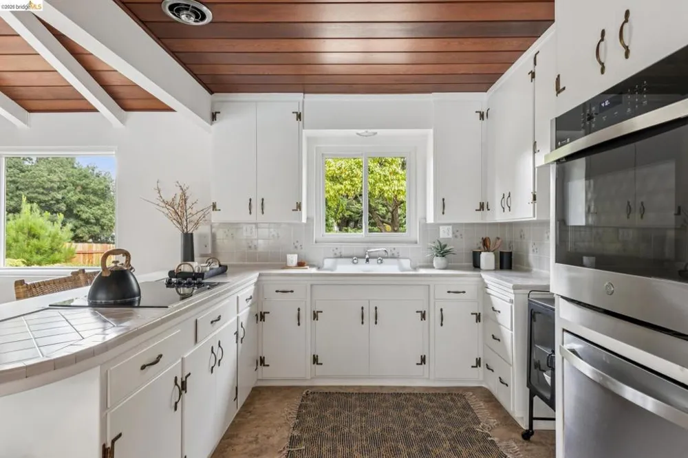 13474 Skyline Blvd Oakland, CA 94619