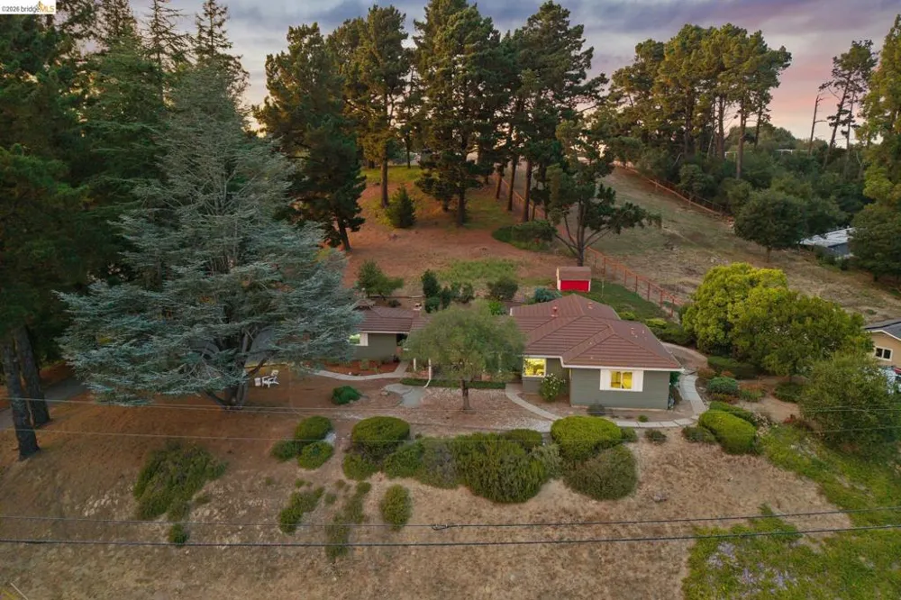 13474 Skyline Blvd Oakland, CA 94619