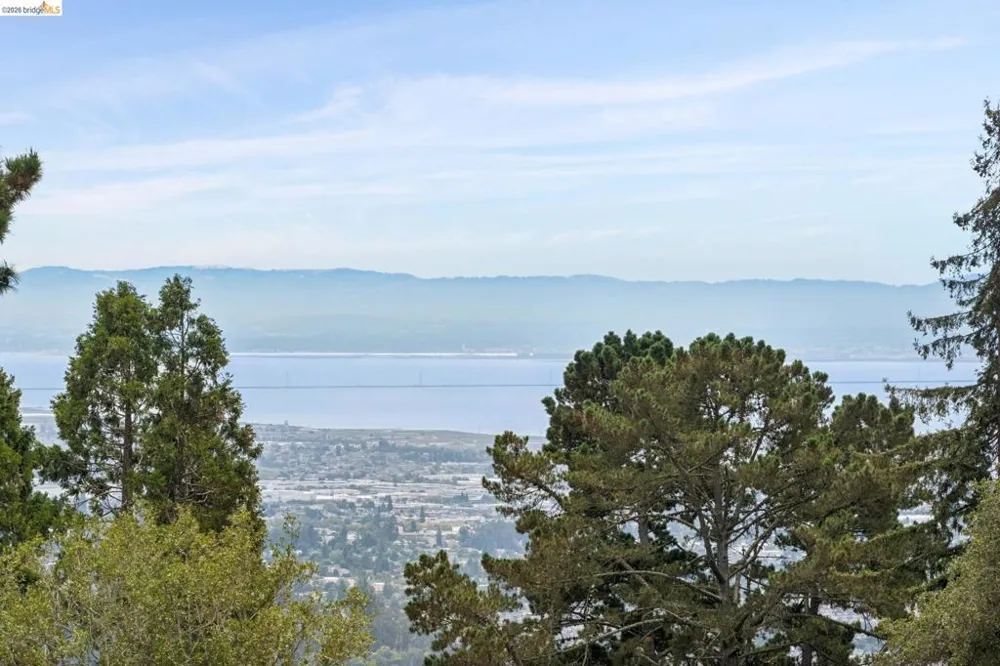 13474 Skyline Blvd Oakland, CA 94619