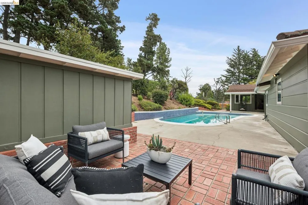 13474 Skyline Blvd Oakland, CA 94619