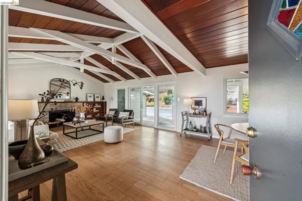 13474 Skyline Blvd Oakland, CA 94619